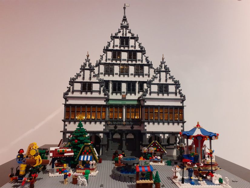 weihnachtliches Lego-Rathaus