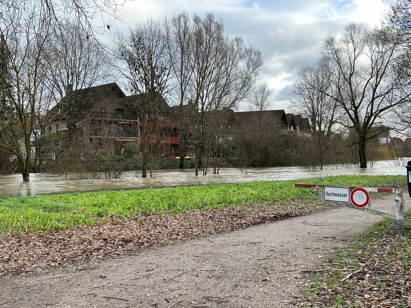 Hochwasser Alme Schloß Neuhaus