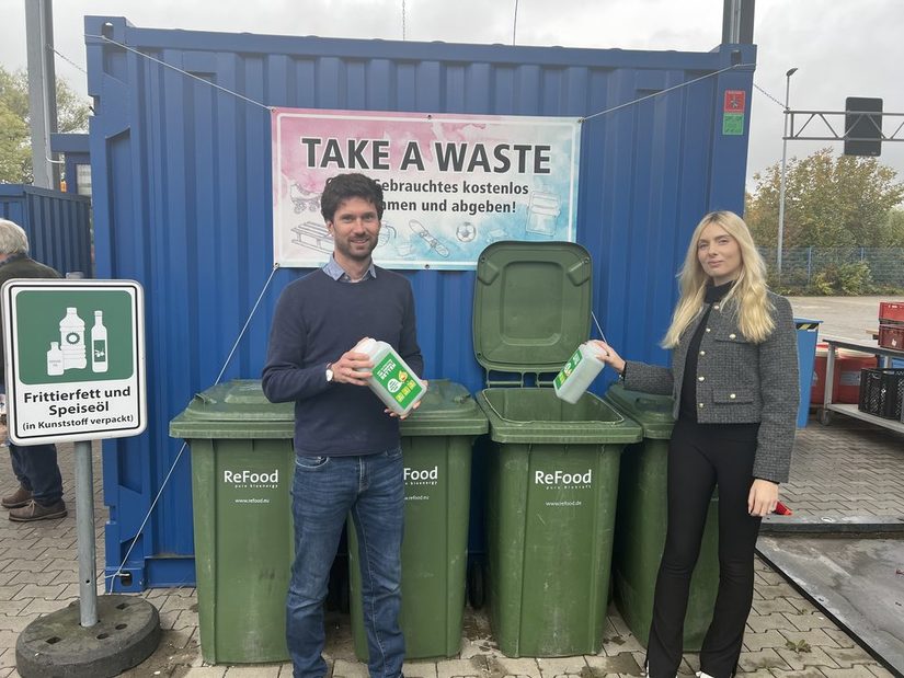 v.l.: Jonathan Geldmacher, ASP-Bereichsleiter Abfallwirtschaft und Öffentlichkeitsarbeit und Carolin Wibbeke, Fettmanagement und Vertrieb ReFood GmbH & Co. KG
