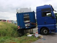 LKW in Graben - auslaufender Diesel, Wewer