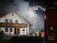 Brand eines Carports mit Ausbreitung auf ein Wohnhaus