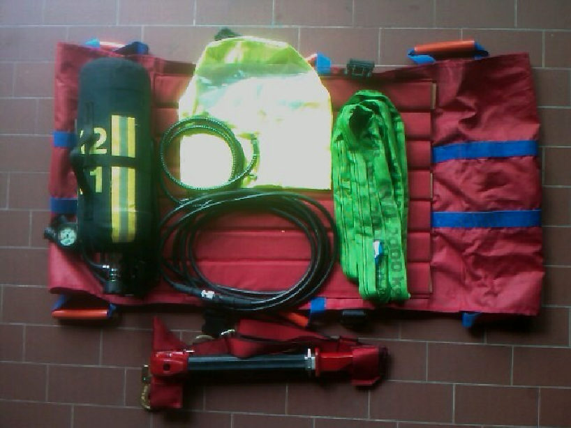 SE-Atemschutz-Sicherheitstrupp-Rettungspack.JPG