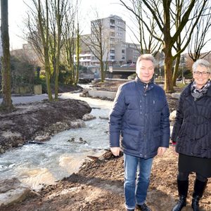 Stellvertretender Bürgermeister Dietrich Honervogt und Technische Beigeordnete Claudia Warnecke freuen sich über die neue Maspernpader