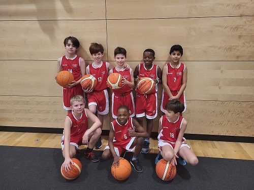 Kinder Basketballspieler