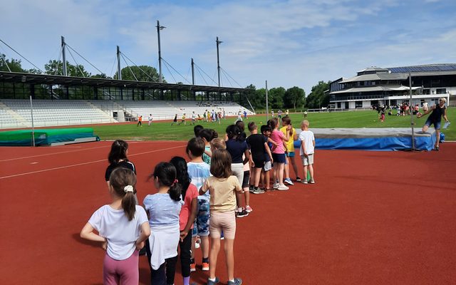 Die Kinder besuchten zum Sportfest den Ahorn Sportpark.