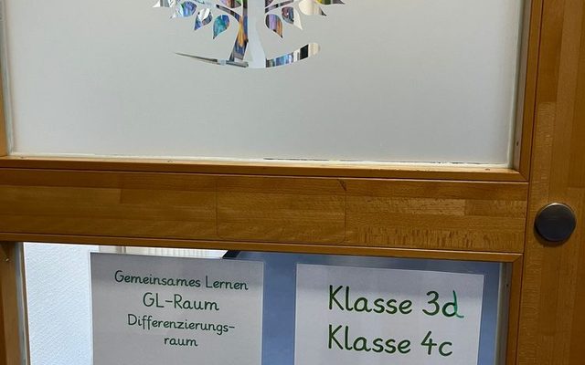 Beschilderung im Flur.