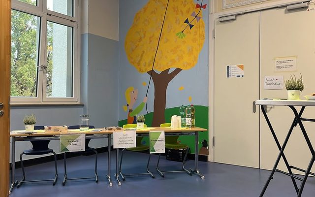 Empfangsbereich in der Aula.