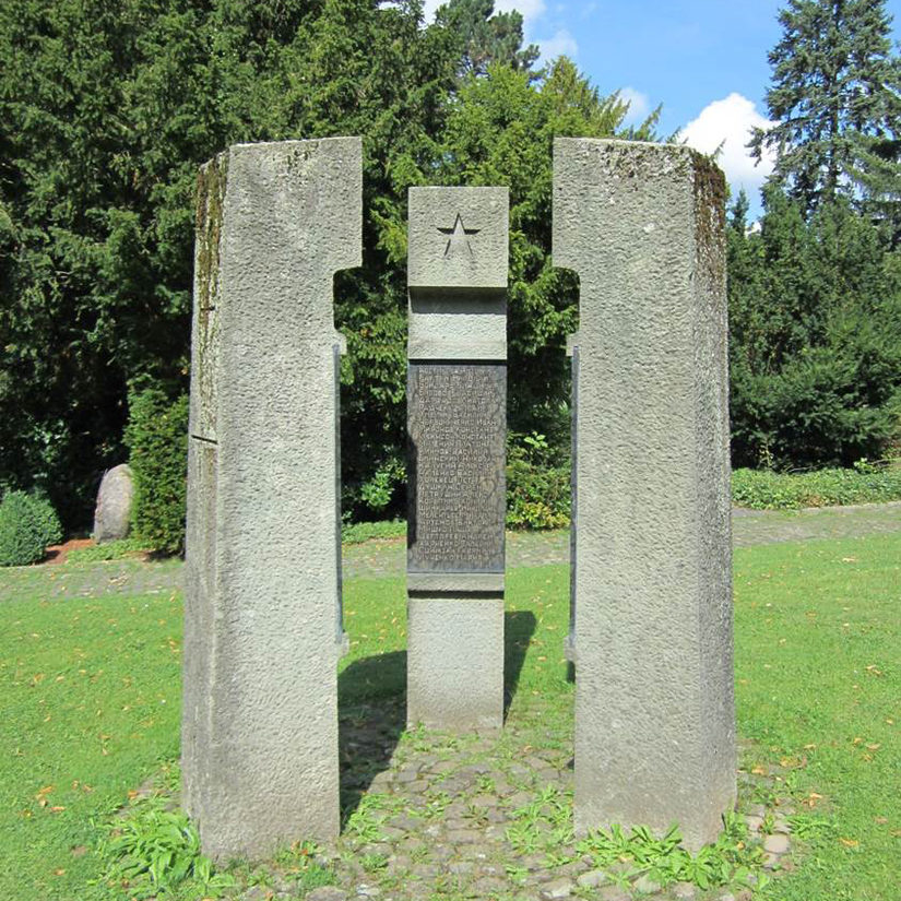 Kriegsgräberstätte für polnische und russische Gefallene