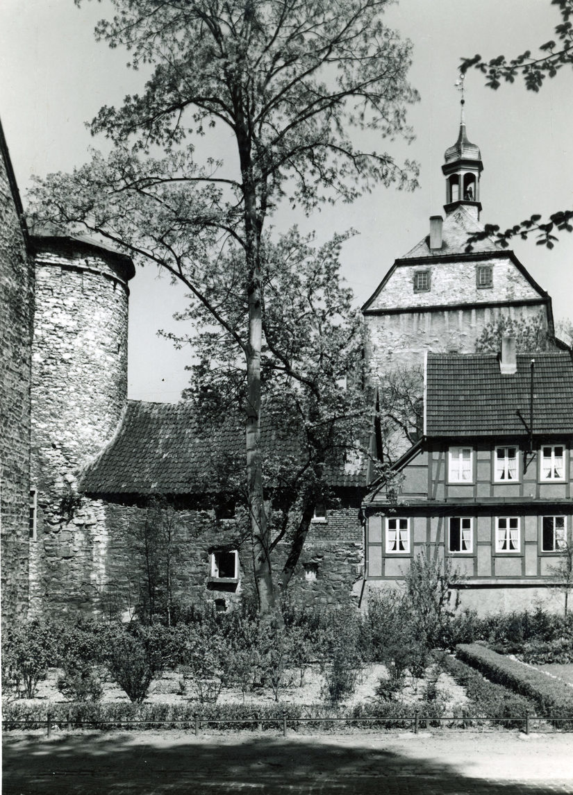 Rudolf Lindemann (1904-2004), Am Liboriberg mit Hophei-Turm und Jesuitenkirche, Fotografie, 1937/38