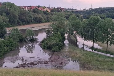 Überflutung am Hochwasserrückhaltebecken Krumme Grund - 2025