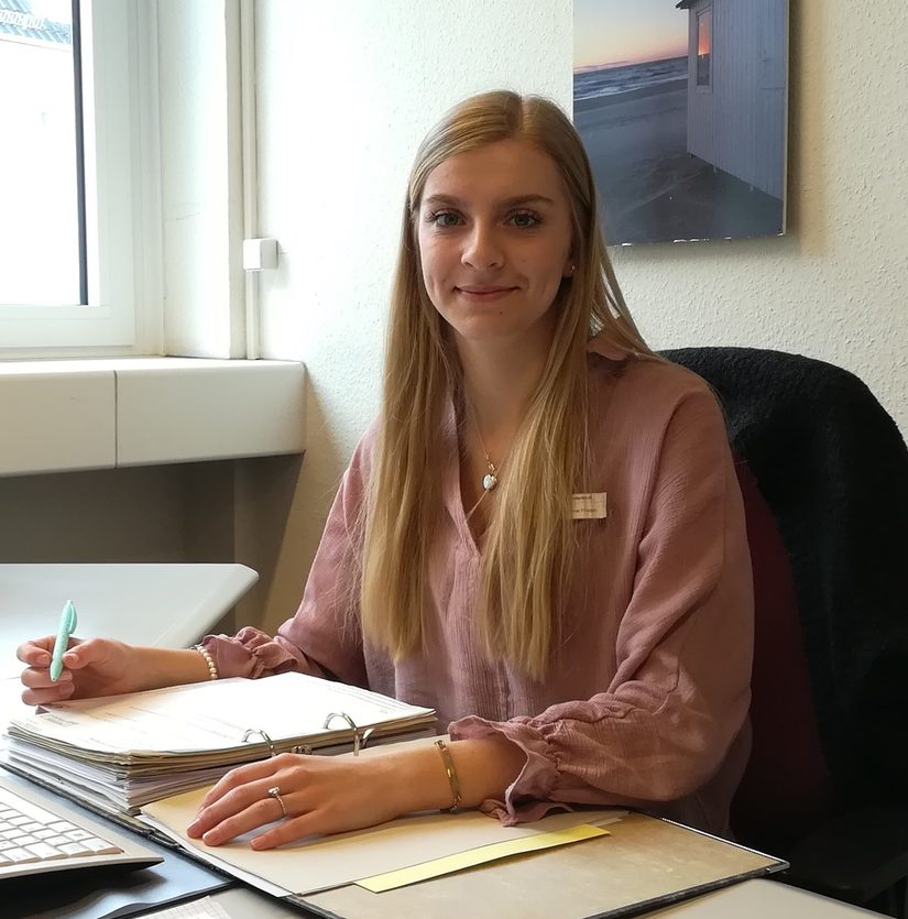 Jana Hauff in der Ausbildung beim Haupt- und Personalamt