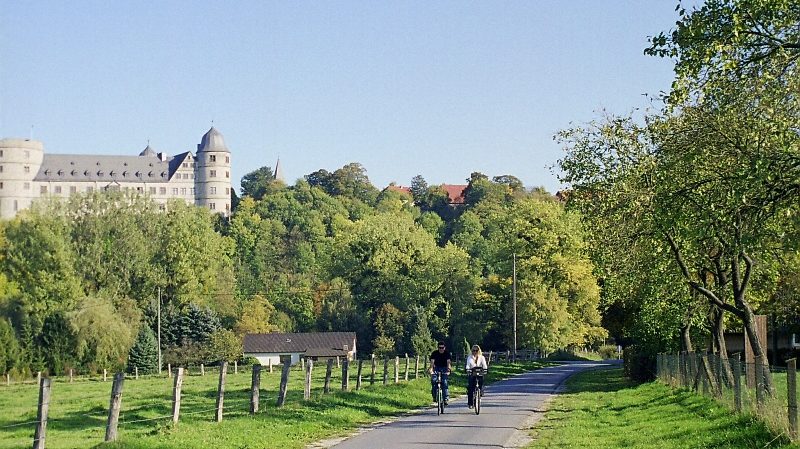 Die Wewelsburg über dem Almetal