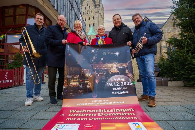 (v. l.) Stefan Buschmeier (Musiker Bläserensemble), Bürgermeister Stefan-Oliver Strate, Michaela Weigel (Abteilungsleiterin Soziale Teilhabe), Elisabeth Gröne (Marktplatz für ehrenamtliches Engagement), Domdechant Dr. Gregor Tuszynski und Dietmar Pannenberg (Musiker Bläserensemble)