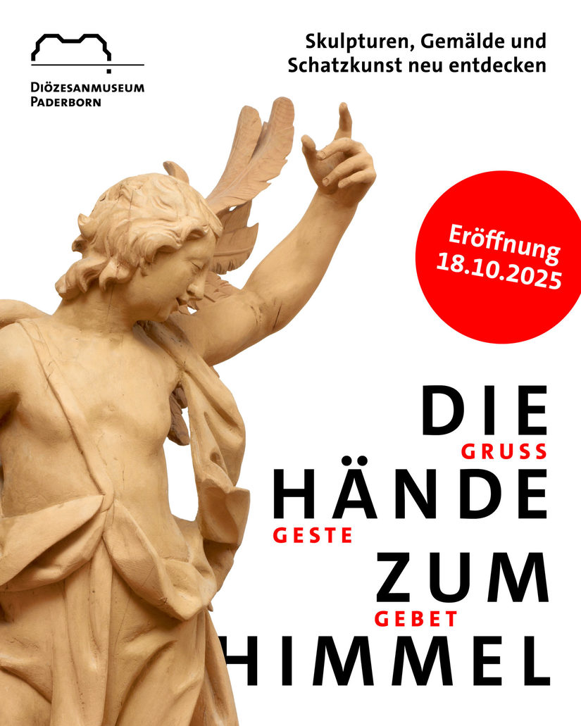 Es ist eine Ausstellungsgrafik der neuen Sammlungspräsentation im Diözesanmuseum Paderborn. Darauf zu sehen der Titel der Ausstellung sowie der Erzengel Gabriel als sandfarbene Skulptur