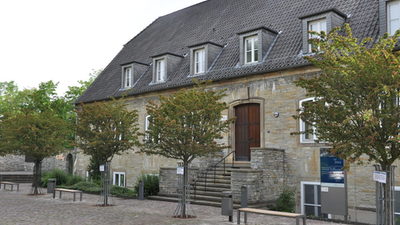 Das ehemalige Wachgebäude am Vorplatz der Wewelsburg.