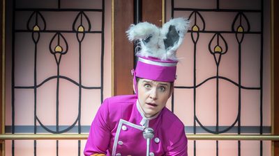 Check-in ins große Abenteuer für die ganze Familie. "Tiere im Hotel" im Theater Paderborn.