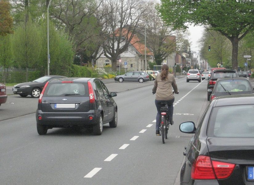 Radfahrerin in der Riemekestraße