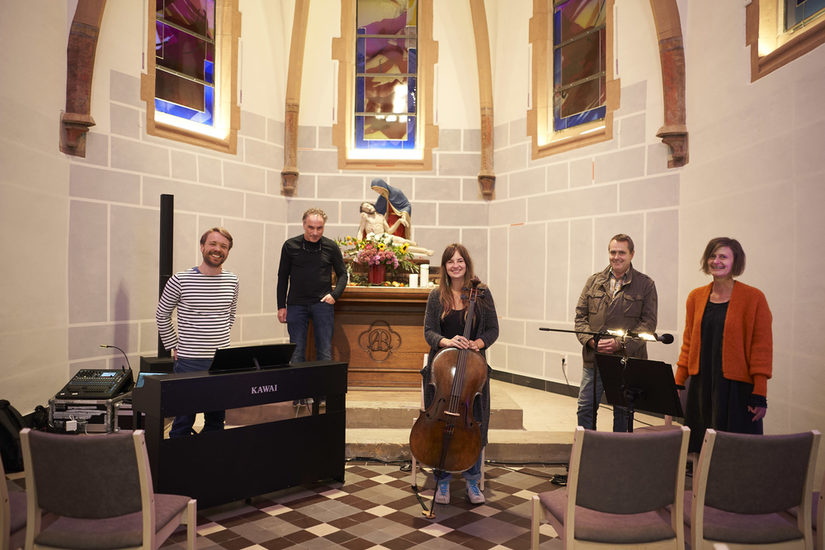 Nils Rabente, Matthias Groppe, Nele Immer, Toni Wiethaup und Sabine Voß bei den Aufnahmen in der Langenohlkapelle